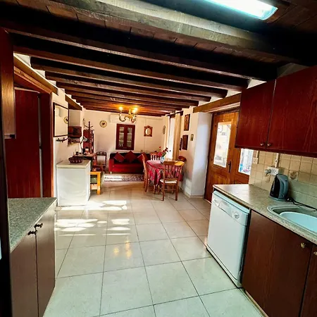Traditional Cypriot House - Akapanou *
