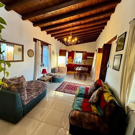 Traditional Cypriot House - Akapanou * Akapnu