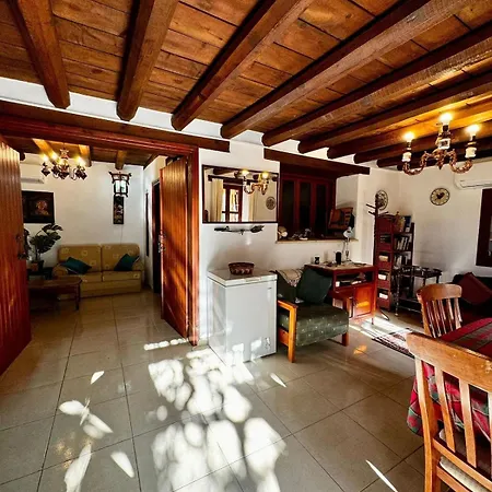 Traditional Cypriot House - Akapanou * Akapnu