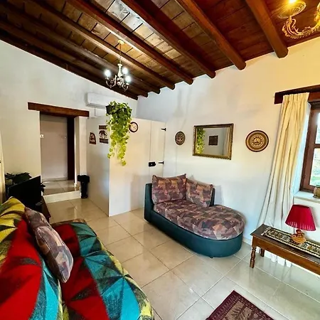 Traditional Cypriot House - Akapanou Akapnu